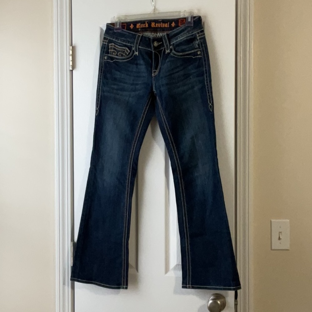 Buckle American Revival low rise boot cut jeans size 5-6.